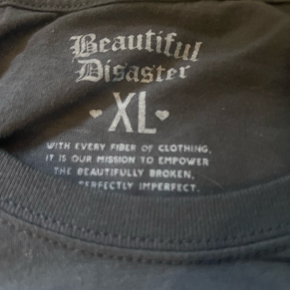 XL Black 'Beautiful Disaster' Tee. “It’s Never Too Late”. - Picture 2 of 4